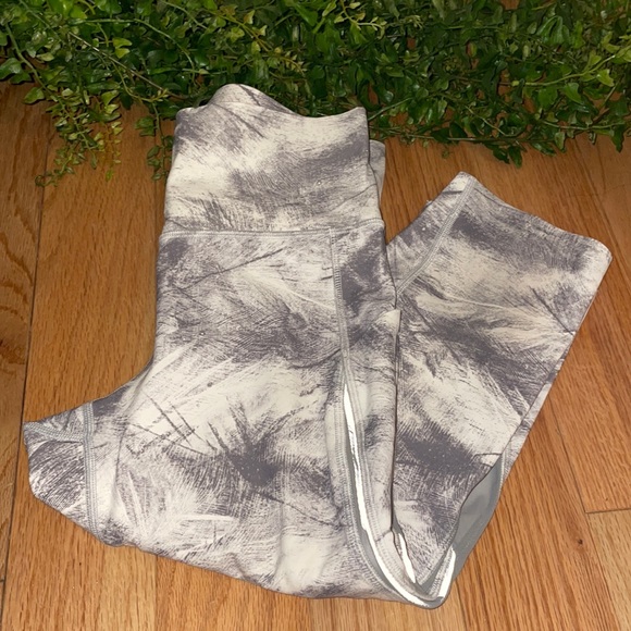 Lululemon crop tights - Picture 1 of 4